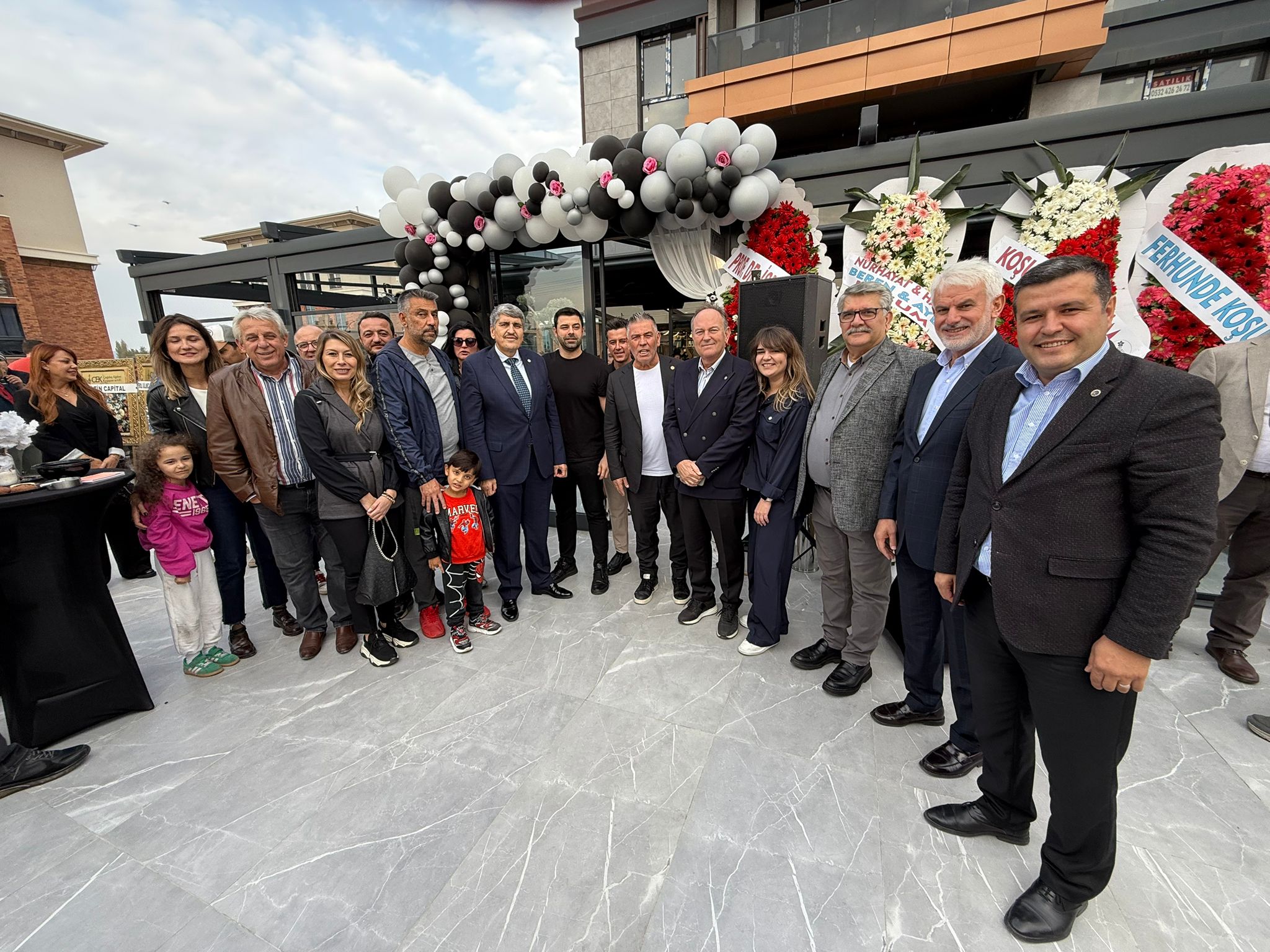 Değerli üyemiz Sn. Serhat Ademoğlu,Franchise vererek Akçalar bölgesinde “Özgen Mahall Café” adıyla y