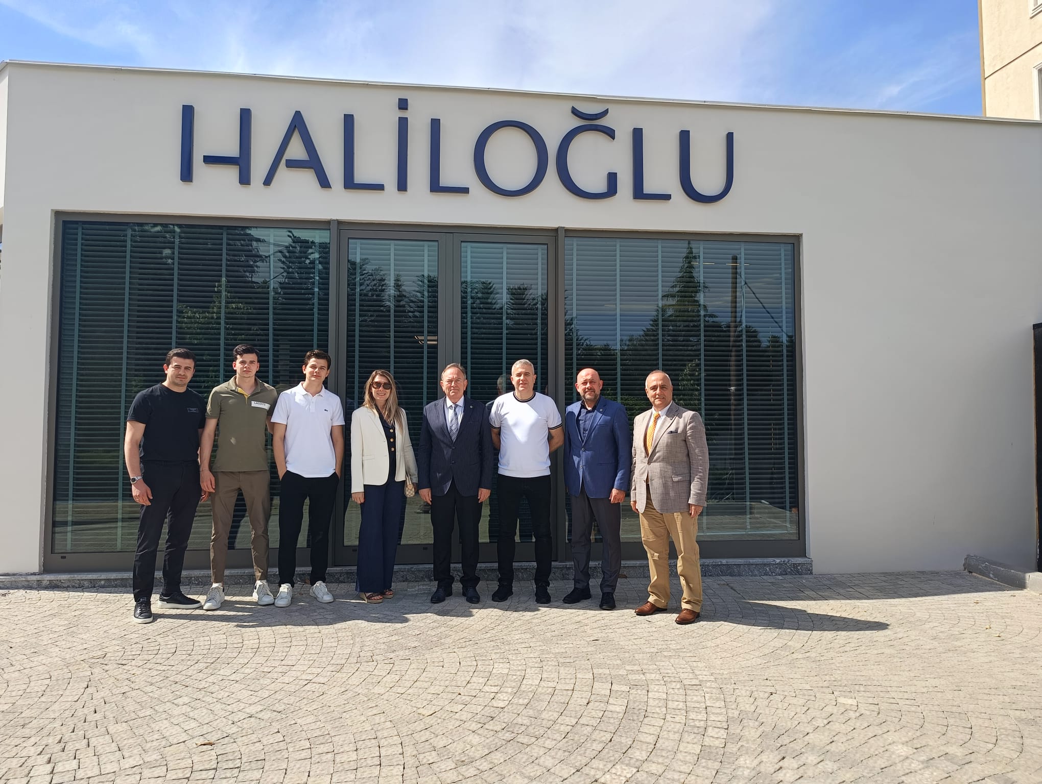 RUMELİSİAD’dan Haliloğlu İnşaat’a ZiyaretRUMELİSİAD olarak, değerli üyemiz ve Haliloğlu İnşaat’ın ku